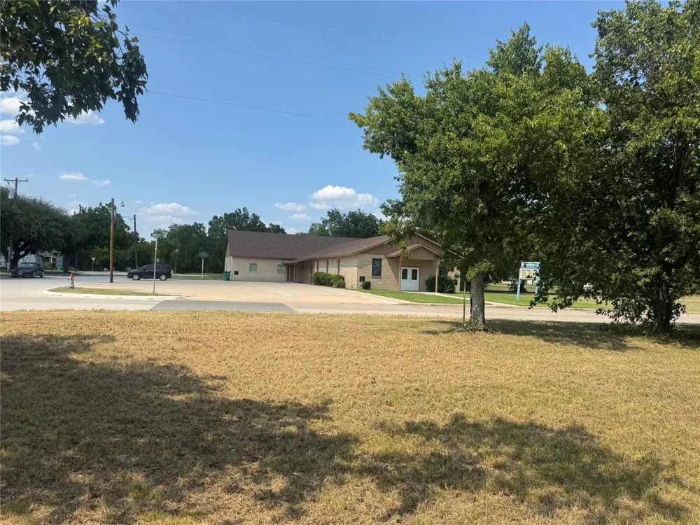 907 Buck Street Gainesville, TX 76240
