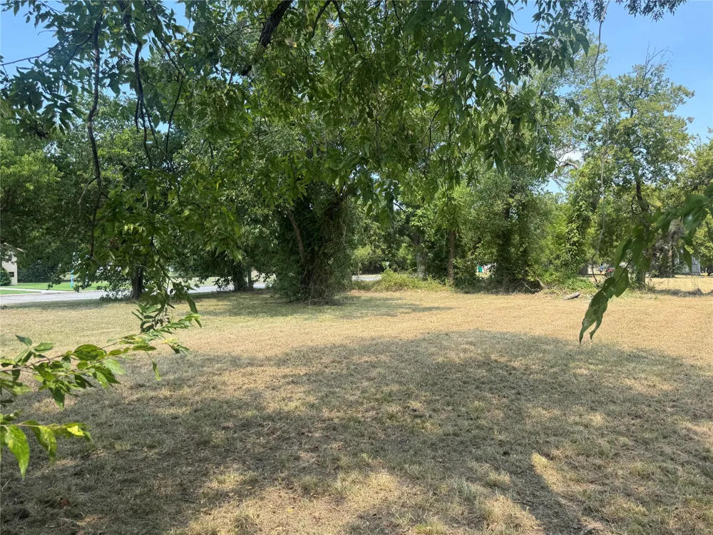 907 Buck Street Gainesville, TX 76240