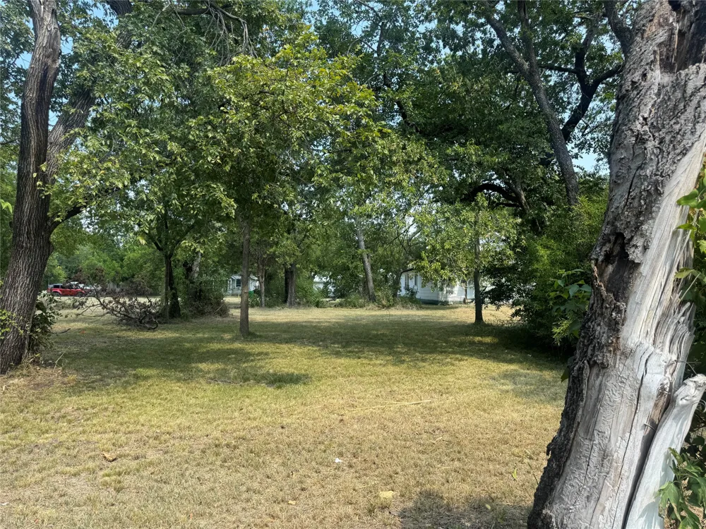 907 Buck Street Gainesville, TX 76240