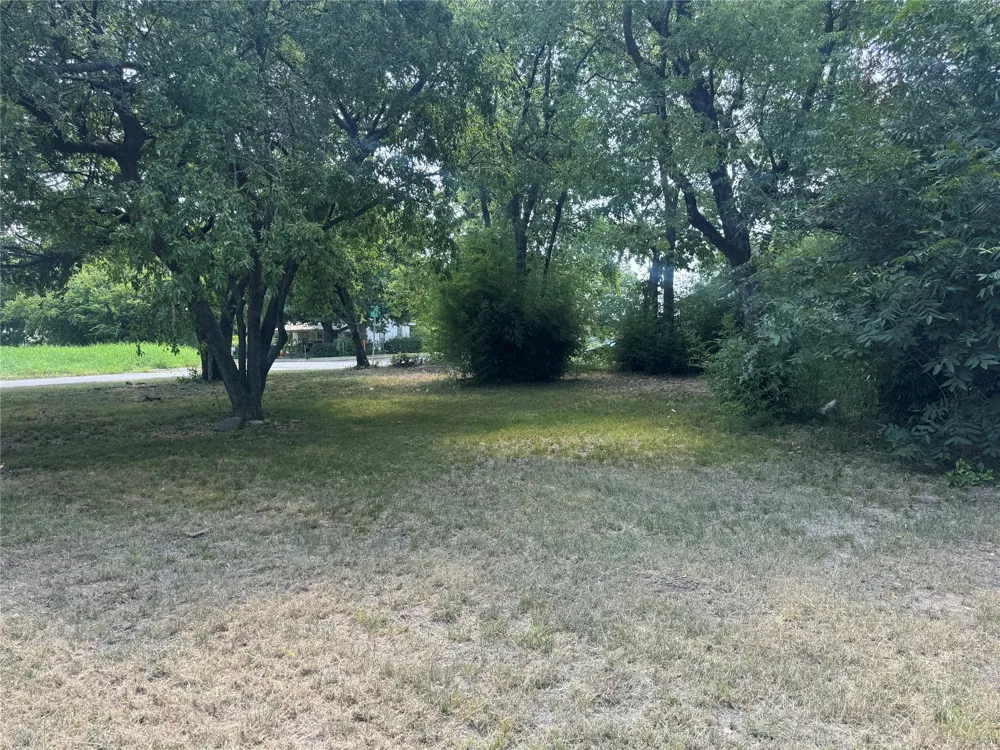 907 Buck Street Gainesville, TX 76240