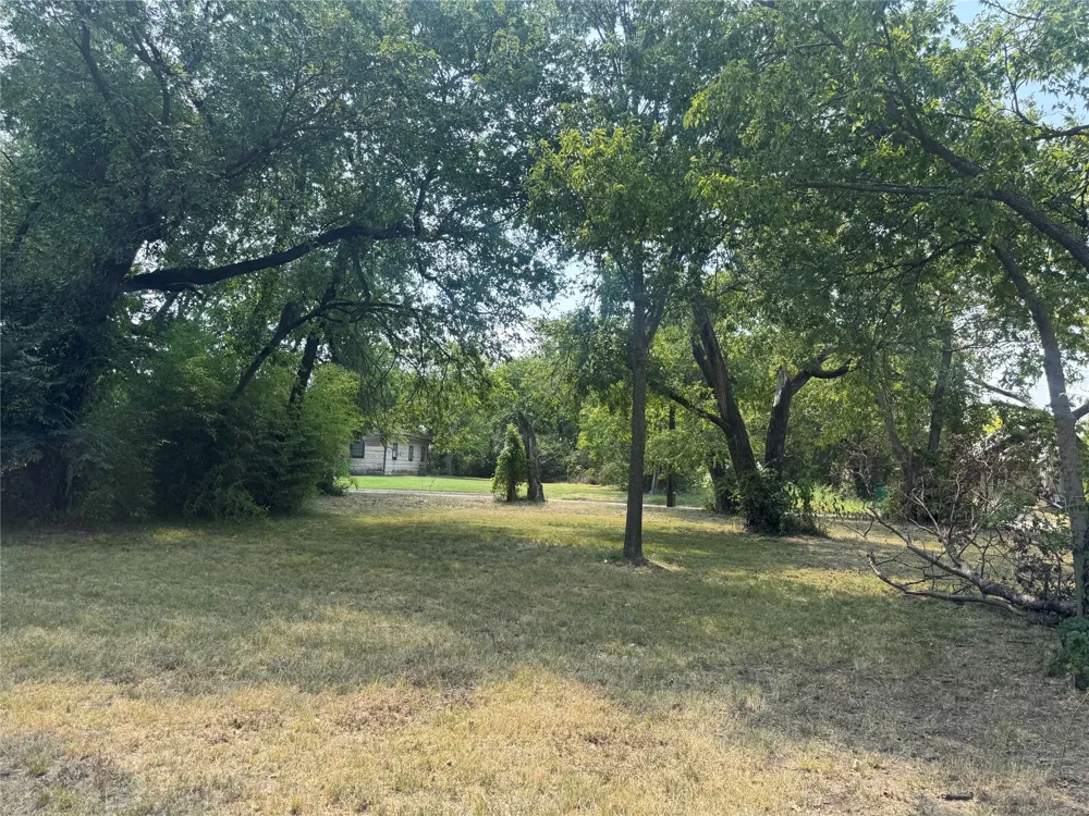 907 Buck Street Gainesville, TX 76240