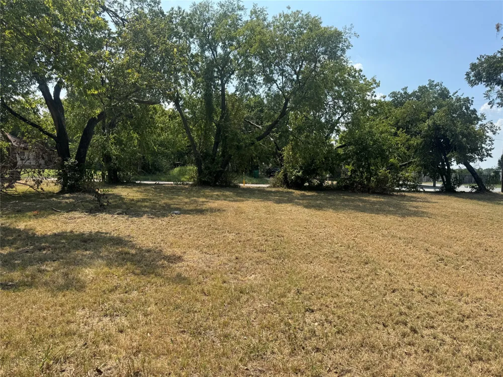 907 Buck Street Gainesville, TX 76240