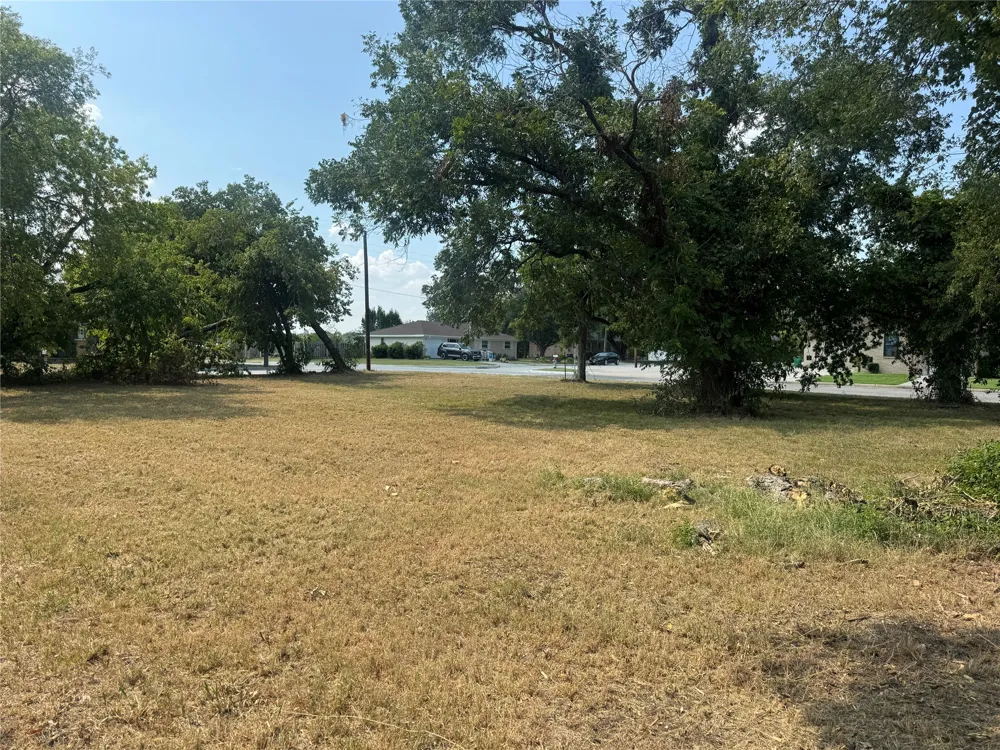 907 Buck Street Gainesville, TX 76240
