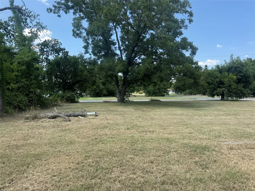 907 Buck Street Gainesville, TX 76240