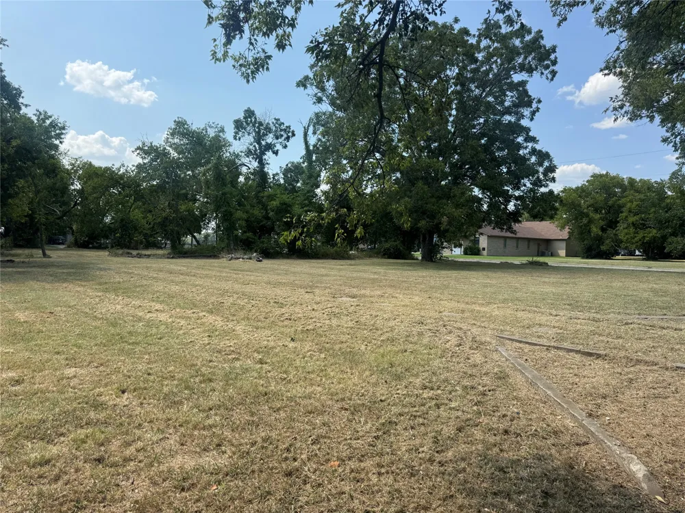 907 Buck Street Gainesville, TX 76240