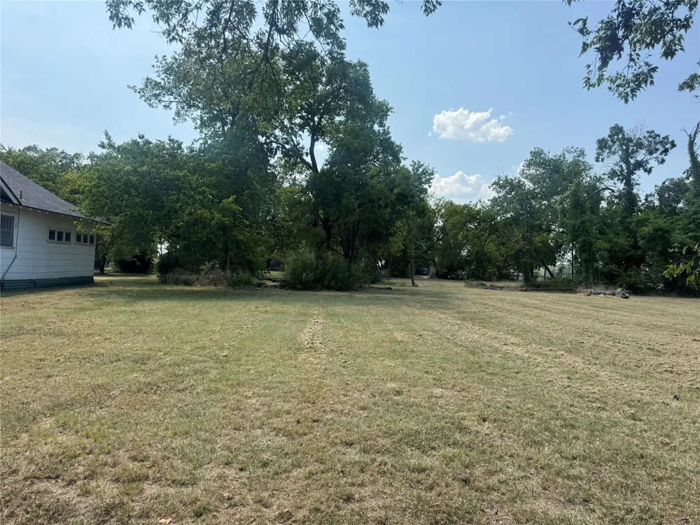 907 Buck Street Gainesville, TX 76240