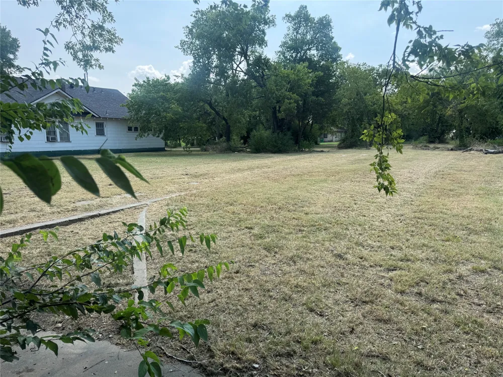 907 Buck Street Gainesville, TX 76240