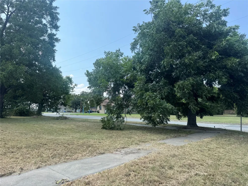 907 Buck Street Gainesville, TX 76240