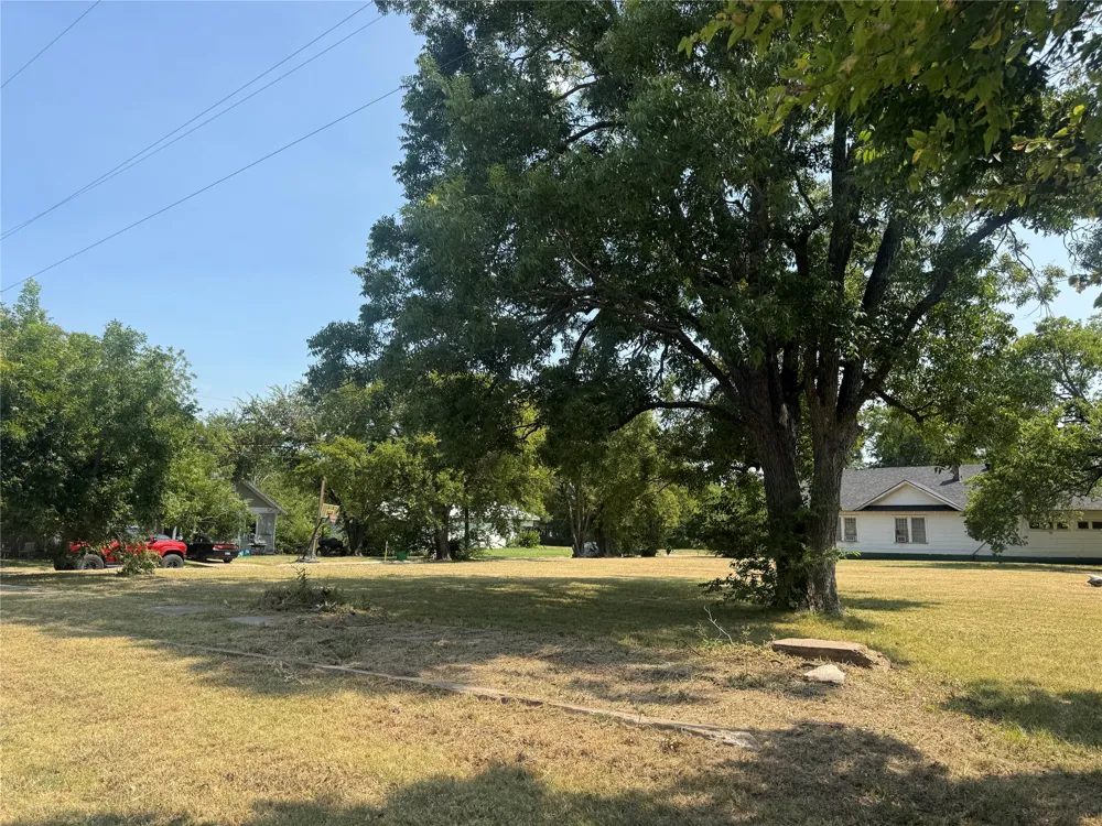907 Buck Street Gainesville, TX 76240