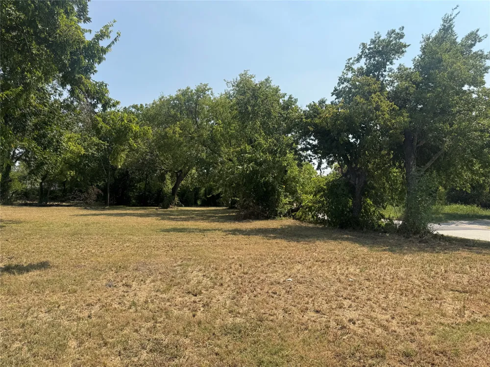 907 Buck Street Gainesville, TX 76240
