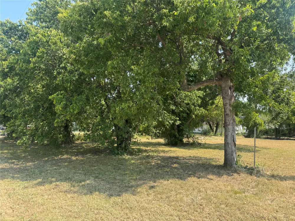 907 Buck Street Gainesville, TX 76240