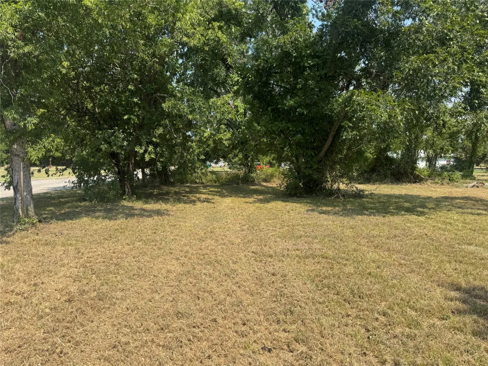 907 Buck Street Gainesville, TX 76240