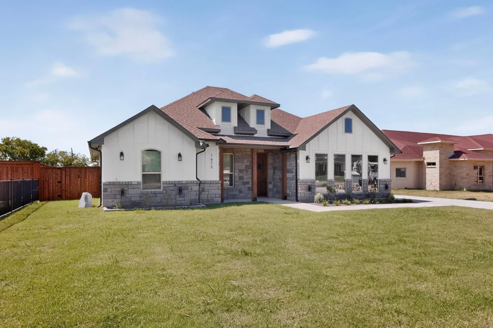1672 Brookview Drive Lancaster, TX 75146