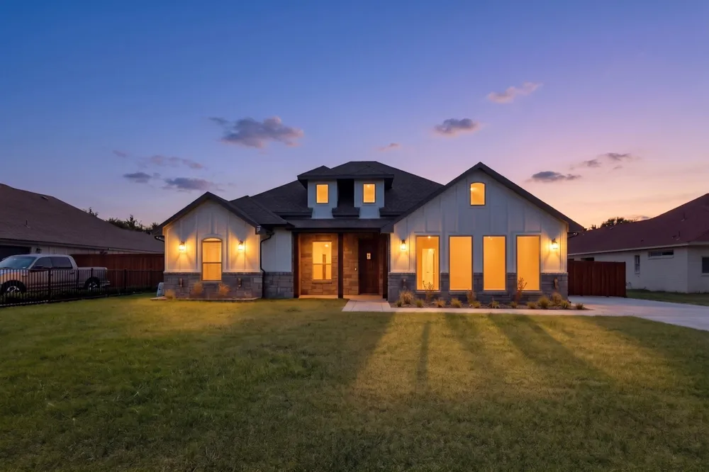 1672 Brookview Drive Lancaster, TX 75146