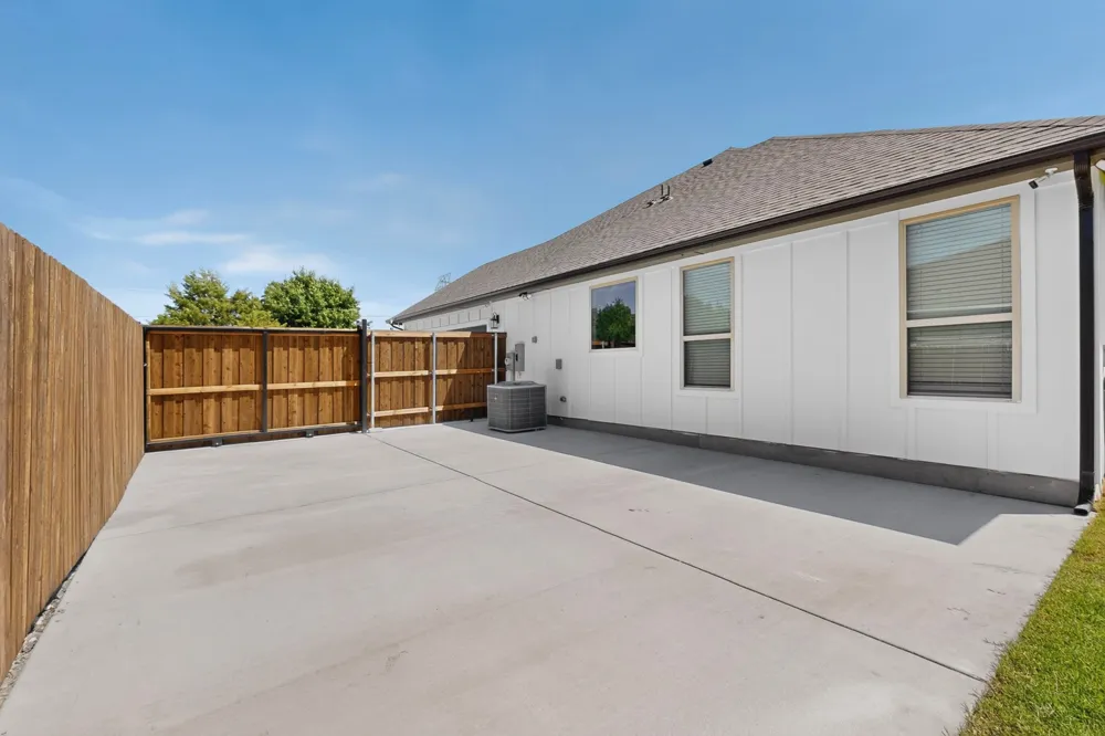 1672 Brookview Drive Lancaster, TX 75146
