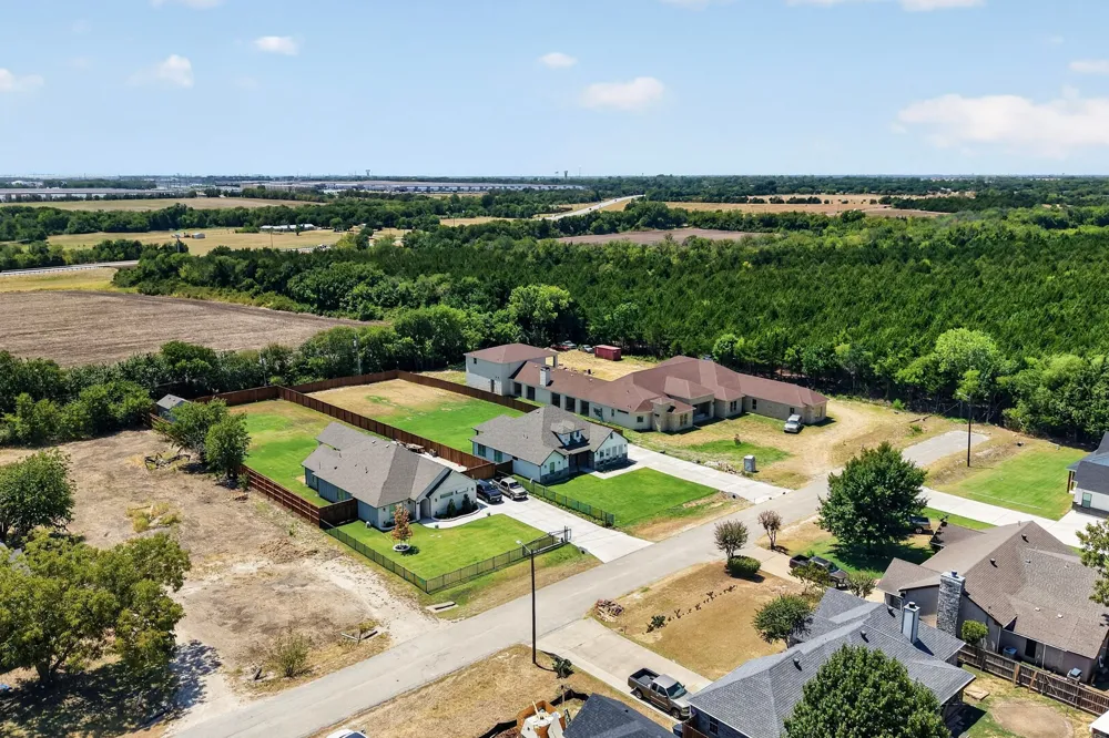 1672 Brookview Drive Lancaster, TX 75146