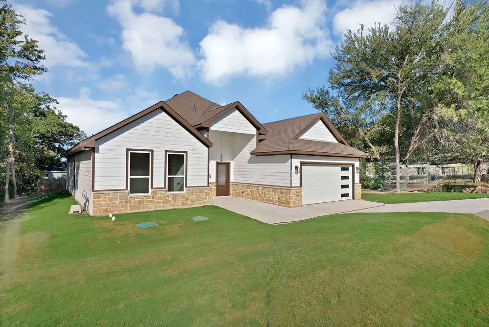 4713 Llano Street Granbury, TX 76048