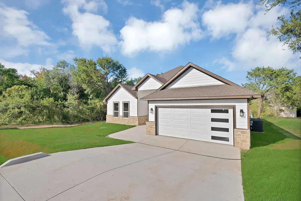 4713 Llano Street Granbury, TX 76048