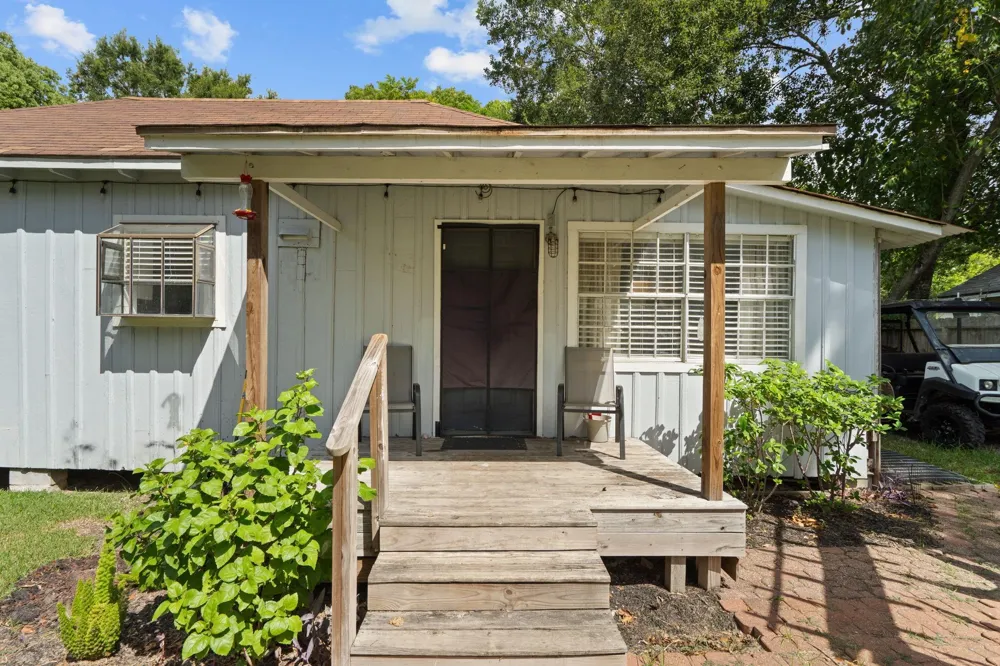 3915 W Estes Drive Drive Bacliff, TX 77518