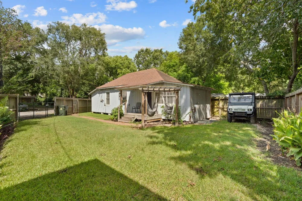 3915 W Estes Drive Drive Bacliff, TX 77518