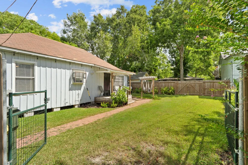 3915 W Estes Drive Drive Bacliff, TX 77518