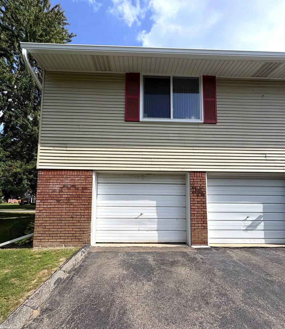 51130 S Foster Road Chesterfield Township, MI 48047