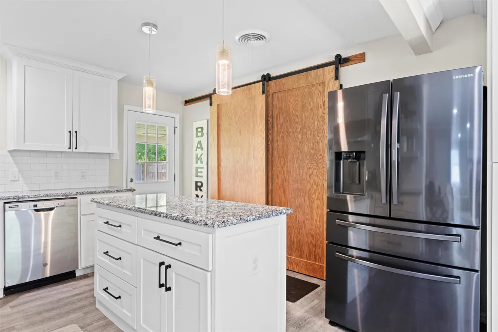 8037 Pinewood Drive Benbrook, TX 76116