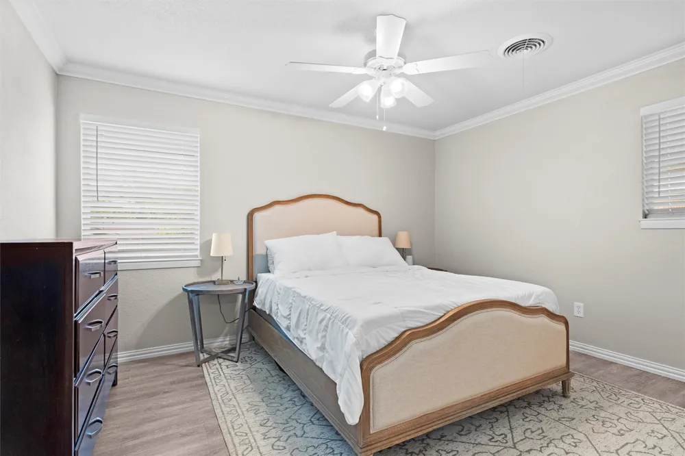 8037 Pinewood Drive Benbrook, TX 76116