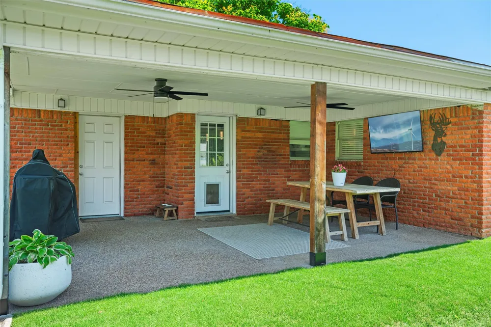 8037 Pinewood Drive Benbrook, TX 76116