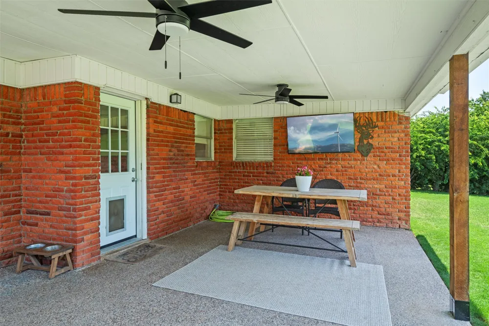 8037 Pinewood Drive Benbrook, TX 76116