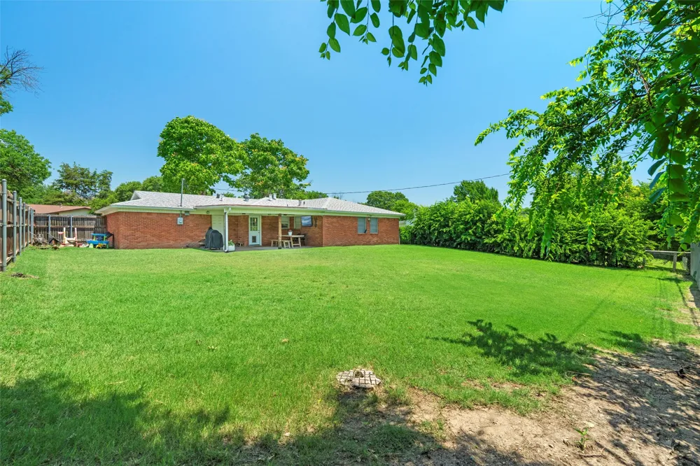8037 Pinewood Drive Benbrook, TX 76116