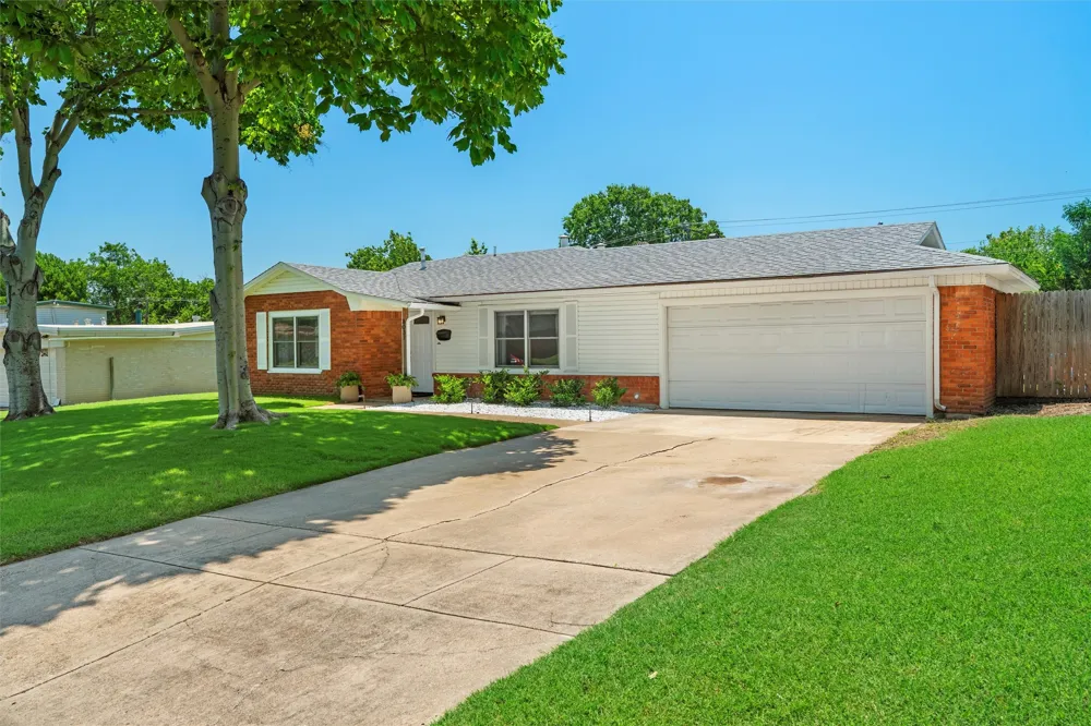 8037 Pinewood Drive Benbrook, TX 76116