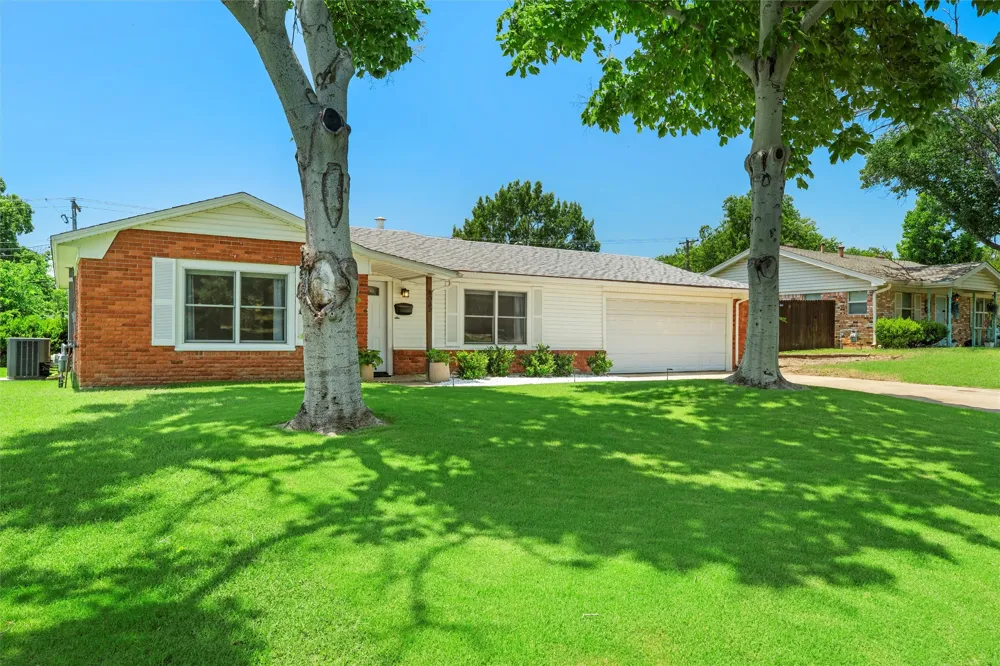 8037 Pinewood Drive Benbrook, TX 76116
