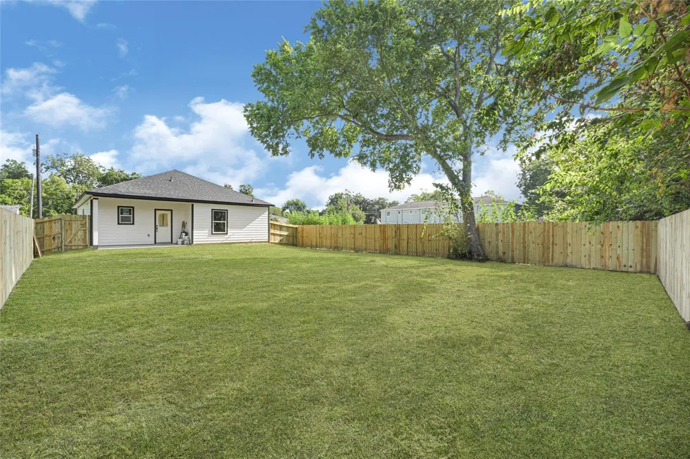 2429 Boss Street La Marque, TX 77568