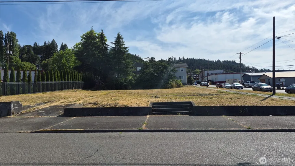 124 NW Cascade Avenue Chehalis, WA 98532