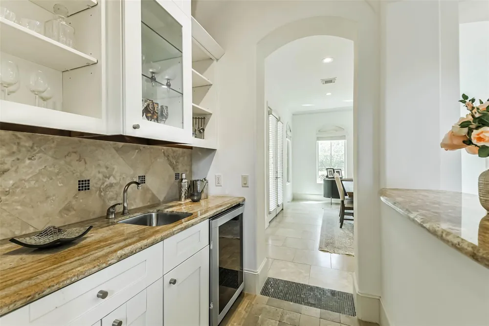 2502 Chimney Rock Road Houston, TX 77056