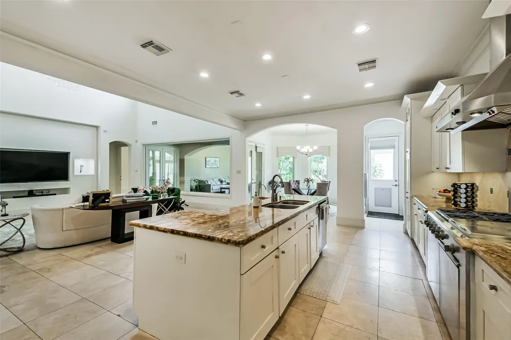 2502 Chimney Rock Road Houston, TX 77056