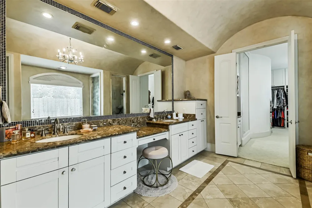 2502 Chimney Rock Road Houston, TX 77056