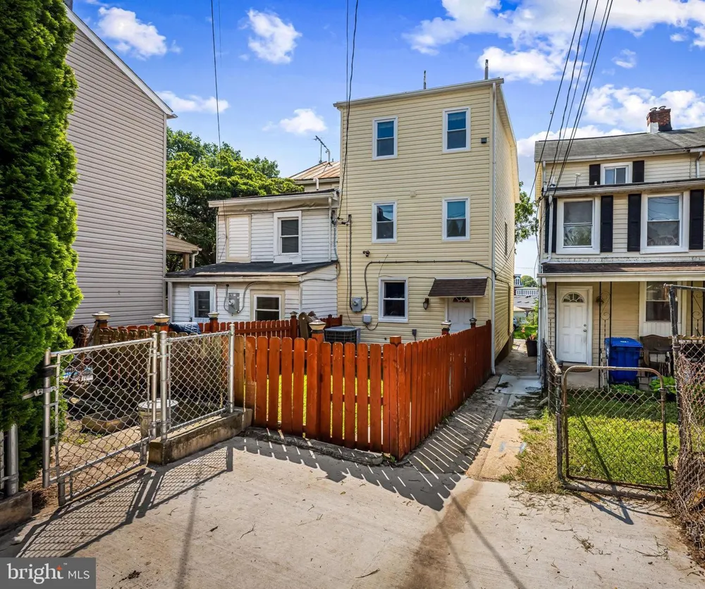 806 DARBY STREET Baltimore, MD 21211