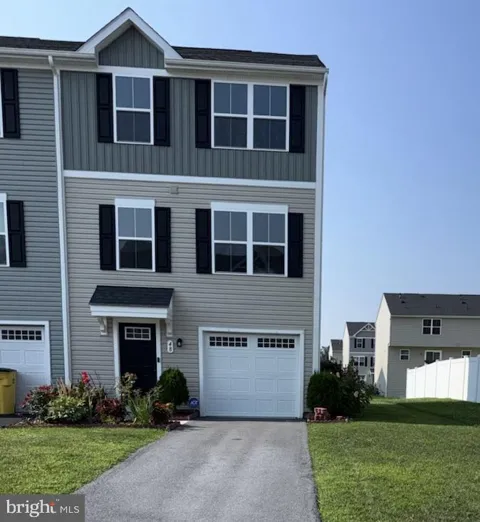 48 SNICKERS COURT