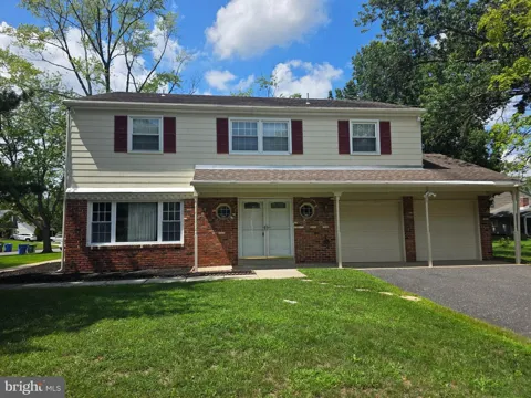 1016 EAGLE LANE