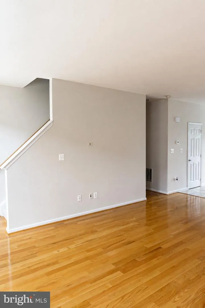 42845 SYKES TER Chantilly, VA 20152