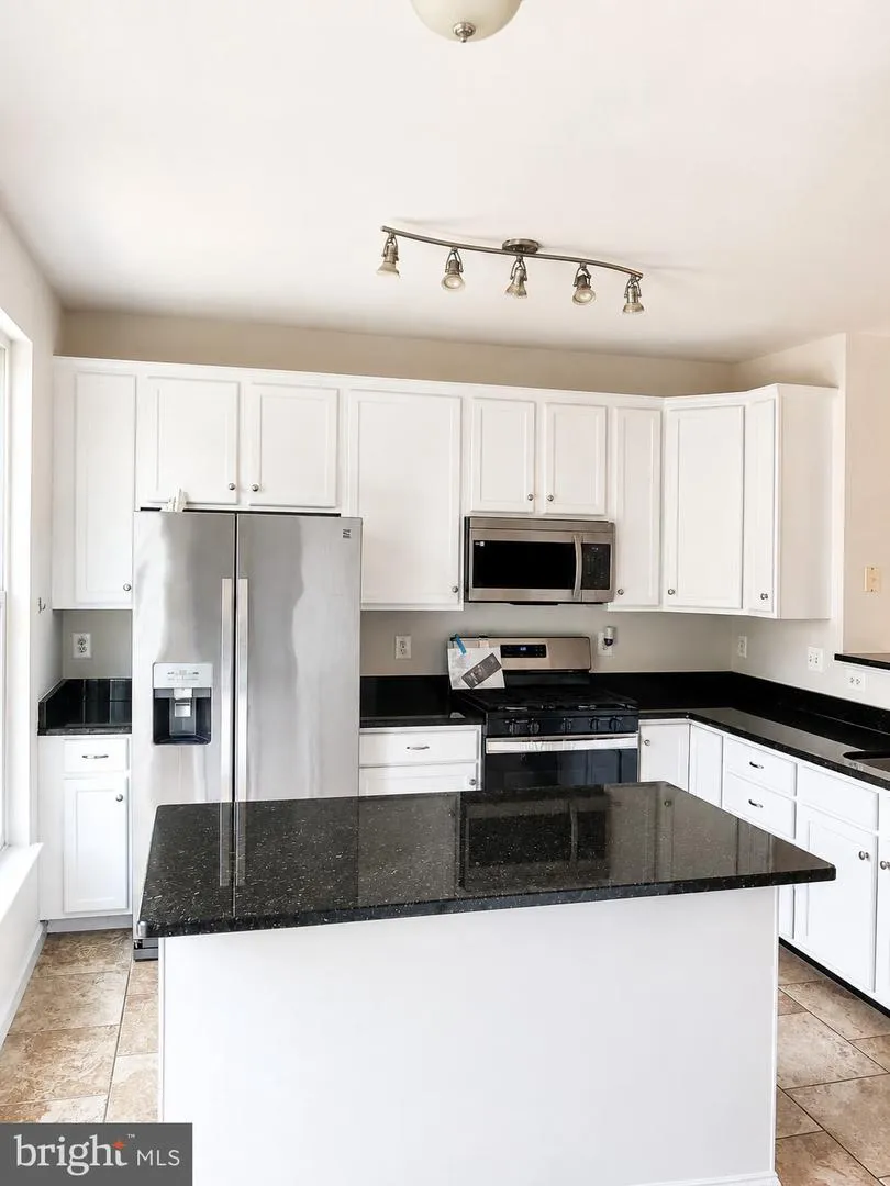 42845 SYKES TER Chantilly, VA 20152