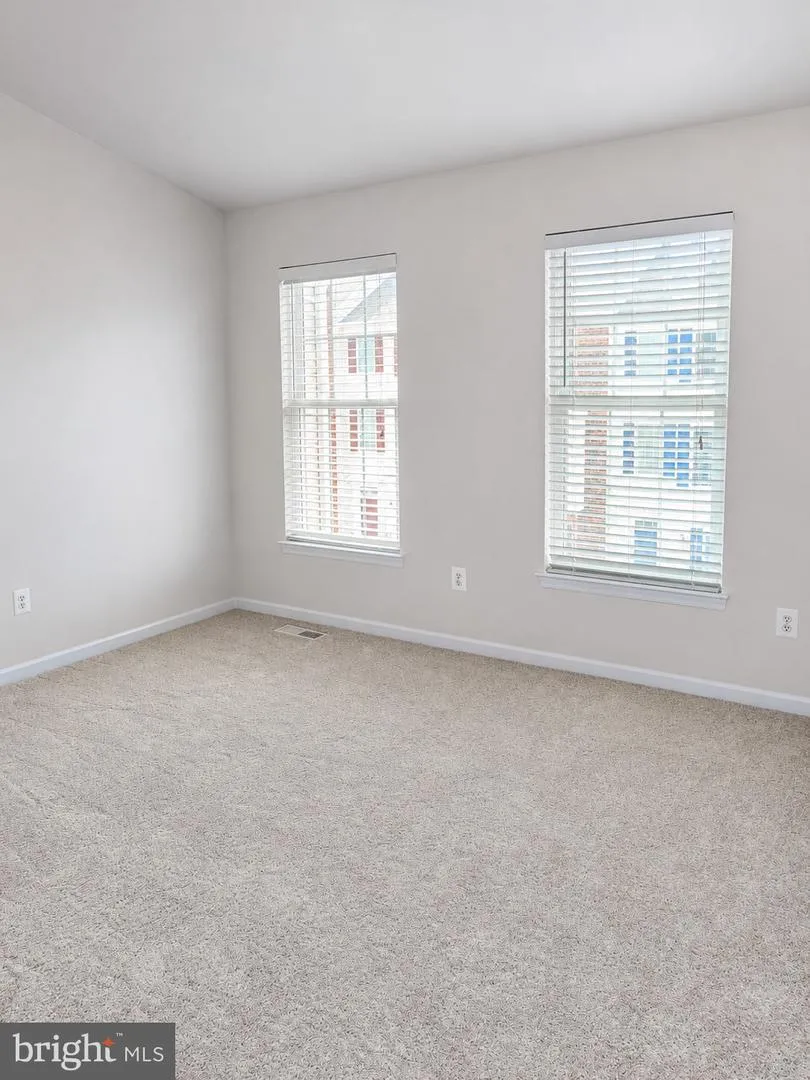 42845 SYKES TER Chantilly, VA 20152