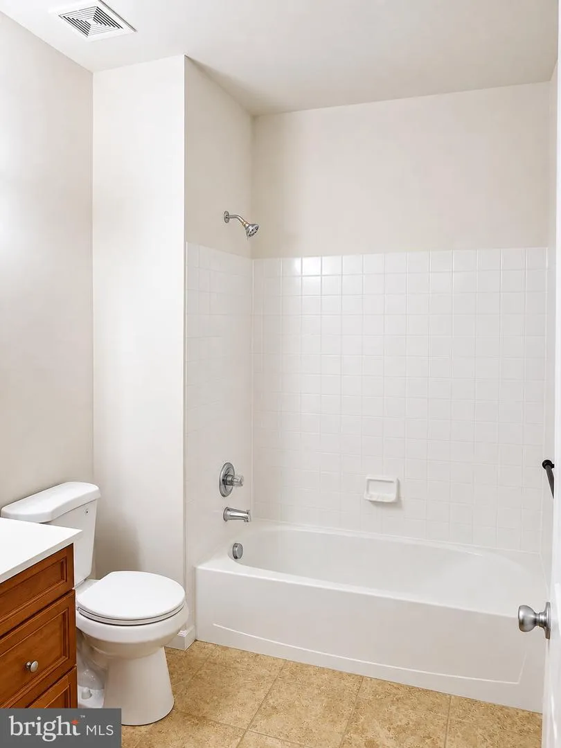 42845 SYKES TER Chantilly, VA 20152