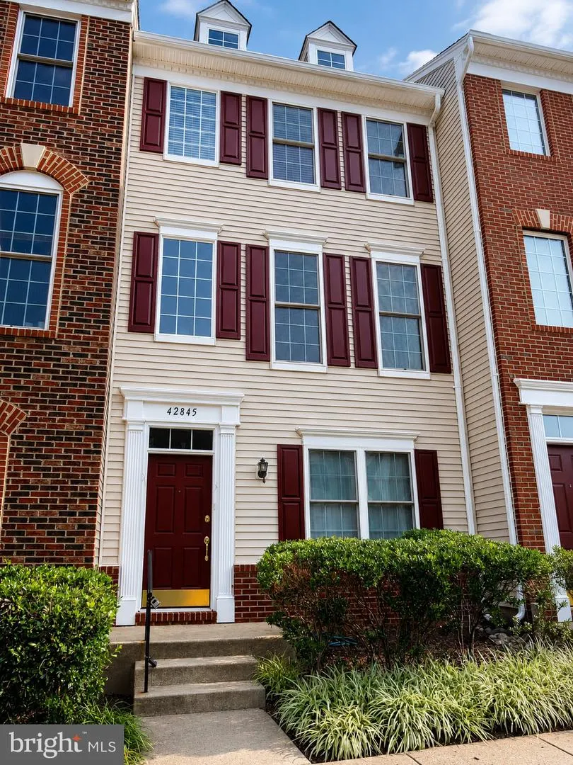 42845 SYKES TER Chantilly, VA 20152
