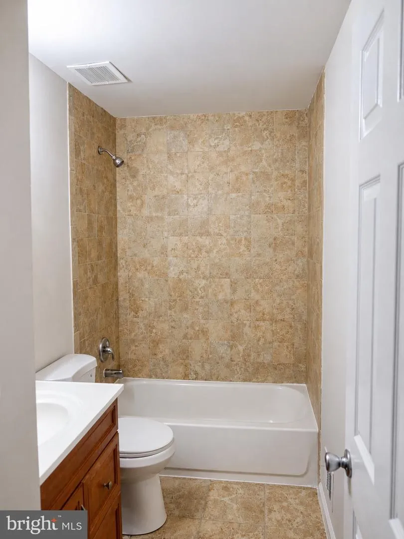 42845 SYKES TER Chantilly, VA 20152