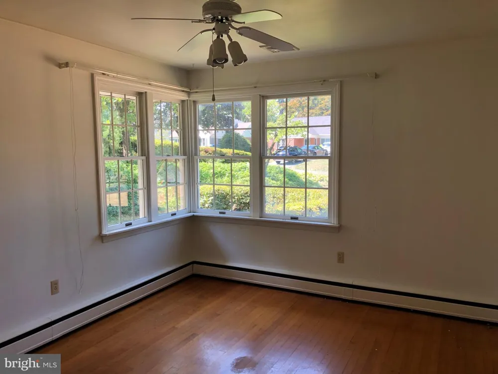 1976 STERLING PLACE Lancaster, PA 17601