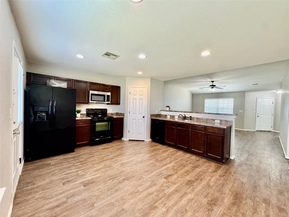 9215 S 253rd EastAvenue Broken Arrow, OK 74014