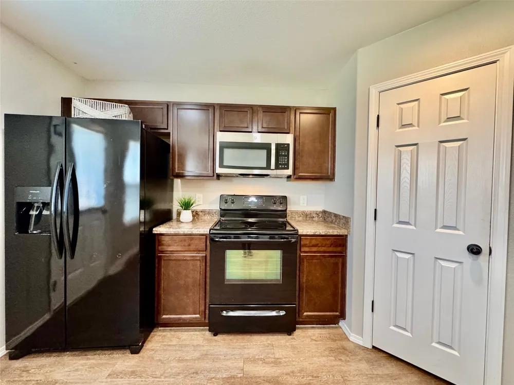 9215 S 253rd EastAvenue Broken Arrow, OK 74014